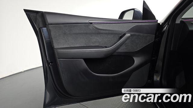 Tesla Model Y 2025 — photo 14