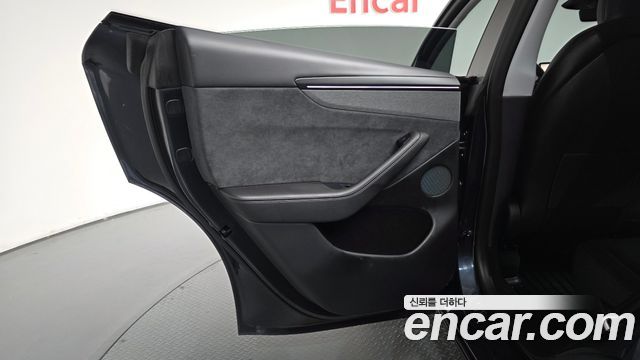 Tesla Model Y 2025 — photo 15