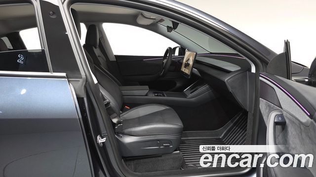 Tesla Model Y 2025 — photo 16