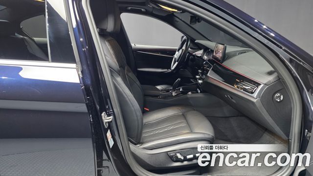 BMW 5-Series 2023 — photo 17