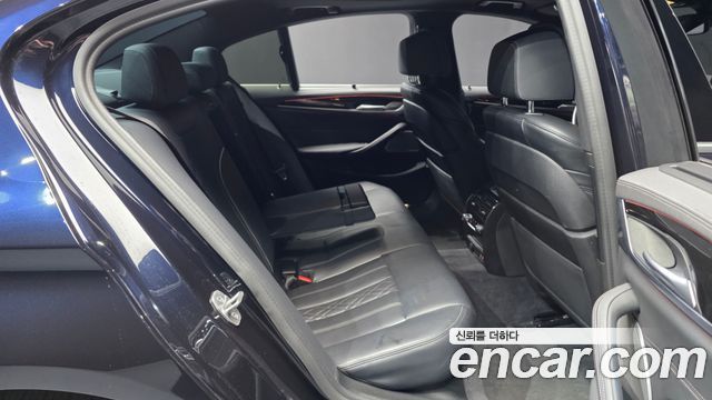 BMW 5-Series 2023 — photo 18