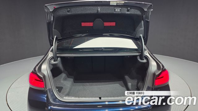 BMW 5-Series 2023 — photo 26
