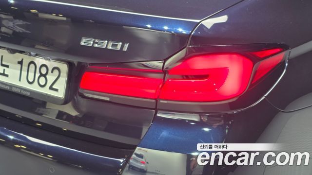 BMW 5-Series 2023 — photo 9
