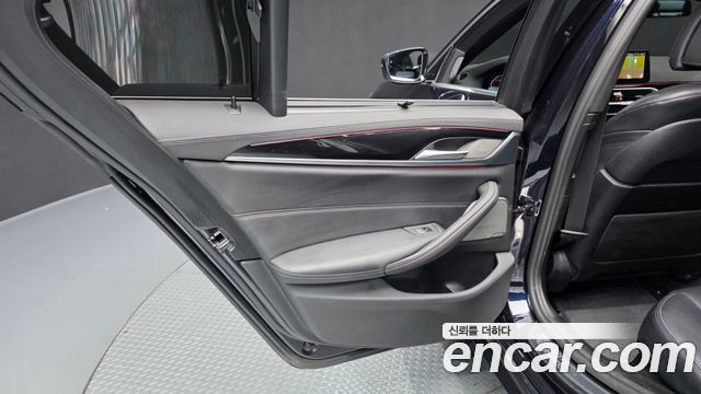 BMW 5-Series 2023 — photo 15
