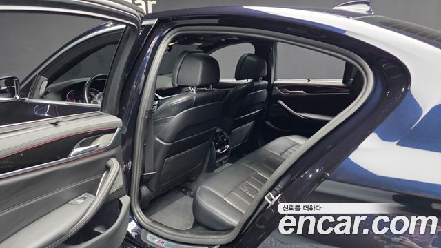 BMW 5-Series 2023 — photo 16