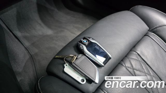 BMW 5-Series 2023 — photo 28