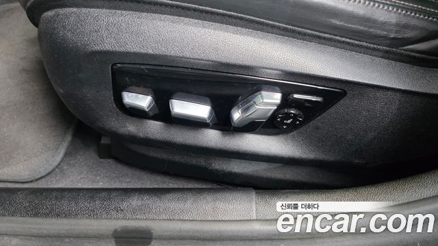 BMW 5-Series 2023 — photo 31