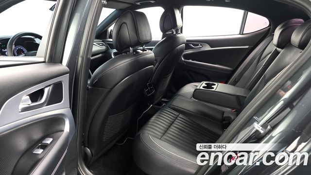 Genesis G70 2018 — photo 11
