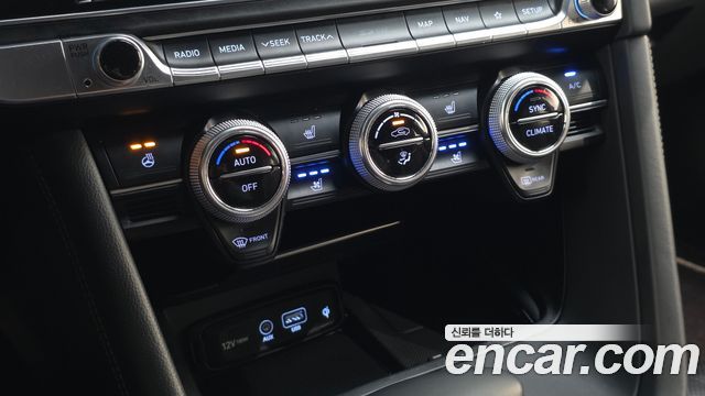 Genesis G70 2018 — photo 19