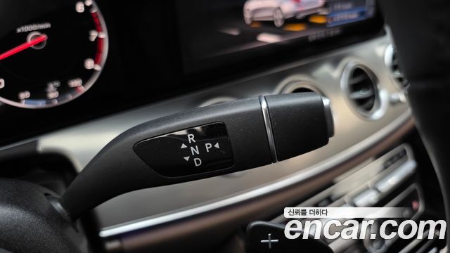 Mercedes-Benz E-Class 2019 — photo 12