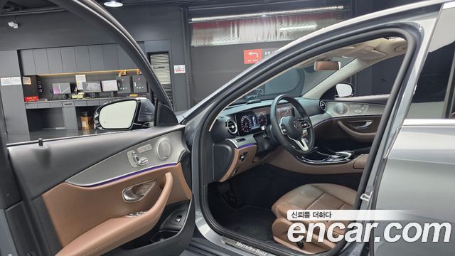 Mercedes-Benz E-Class 2019 — photo 13
