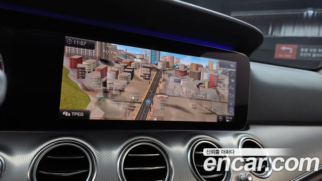 Mercedes-Benz E-Class 2019 — photo 20