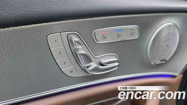 Mercedes-Benz E-Class 2019 — photo 25