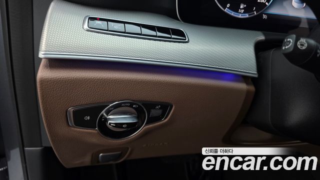 Mercedes-Benz E-Class 2019 — photo 26