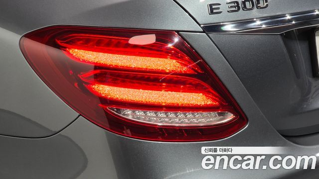 Mercedes-Benz E-Class 2019 — photo 9