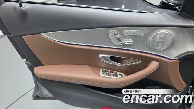 Mercedes-Benz E-Class 2019 — photo 14