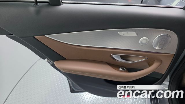 Mercedes-Benz E-Class 2019 — photo 15