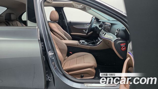 Mercedes-Benz E-Class 2019 — photo 16