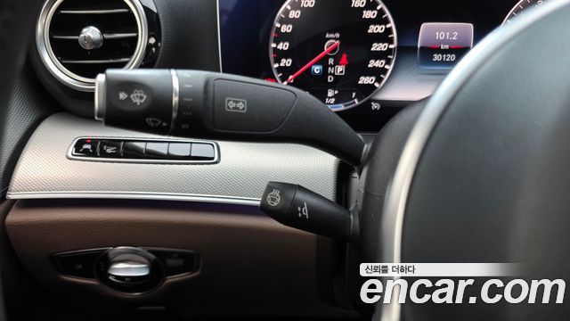 Mercedes-Benz E-Class 2019 — photo 27