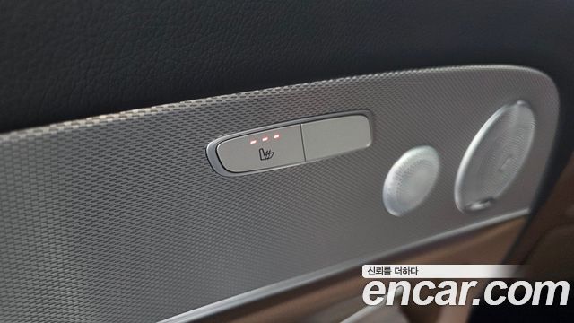 Mercedes-Benz E-Class 2019 — photo 33
