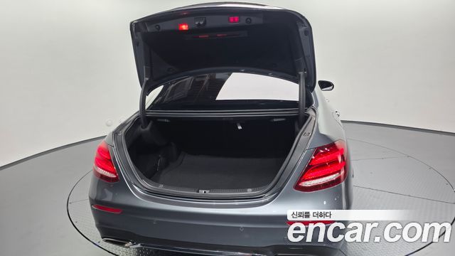 Mercedes-Benz E-Class 2019 — photo 36