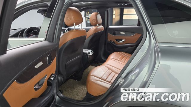 Mercedes-Benz GLC-Class 2018 — photo 17