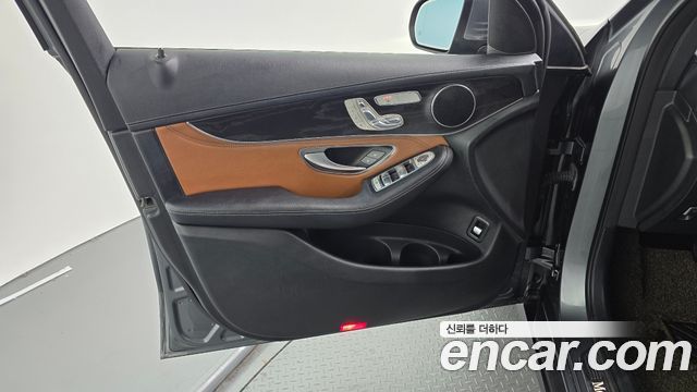 Mercedes-Benz GLC-Class 2018 — photo 14
