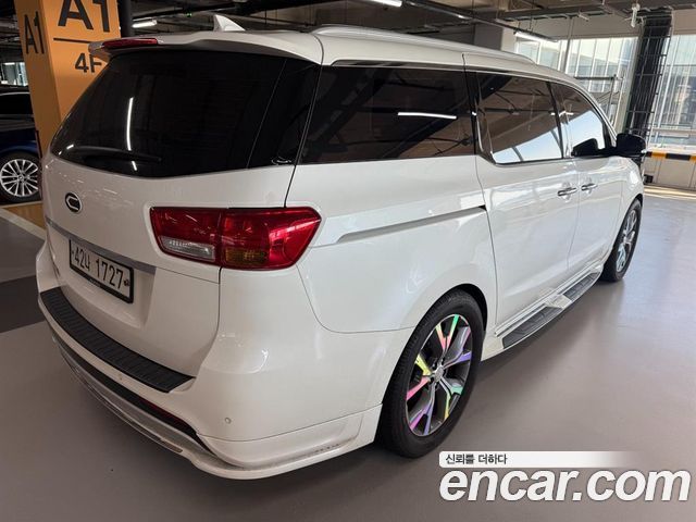 Kia Canival 2017 — photo 4