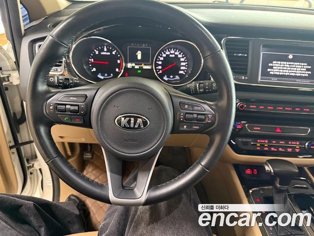 Kia Canival 2017 — photo 8
