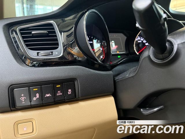 Kia Canival 2017 — photo 11