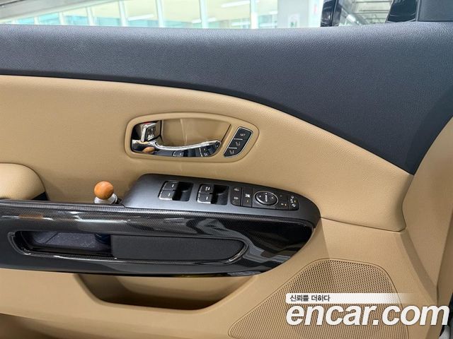 Kia Canival 2017 — photo 12