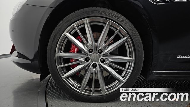 Maserati Quattroporte 2019 — photo 5