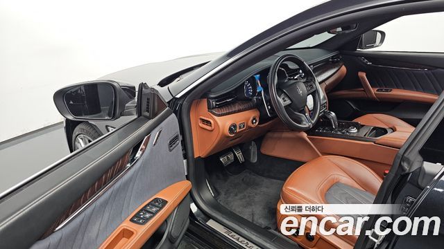 Maserati Quattroporte 2019 — photo 13