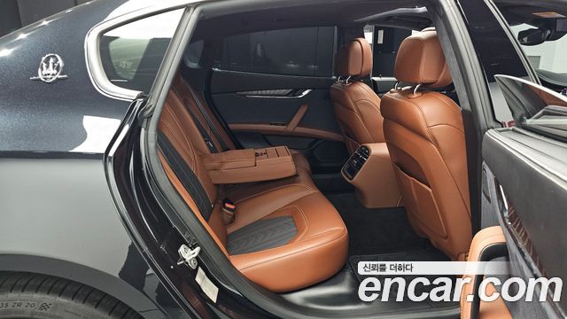 Maserati Quattroporte 2019 — photo 17