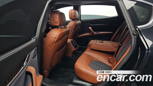 Maserati Quattroporte 2019 — photo 18