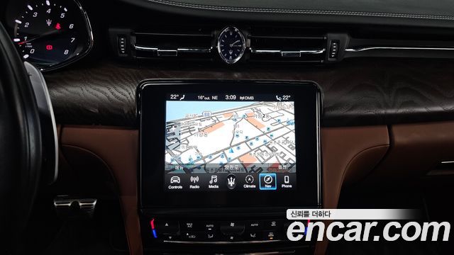 Maserati Quattroporte 2019 — photo 20