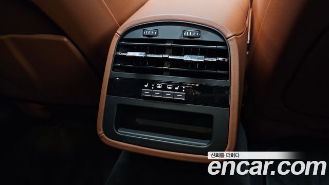 Maserati Quattroporte 2019 — photo 25