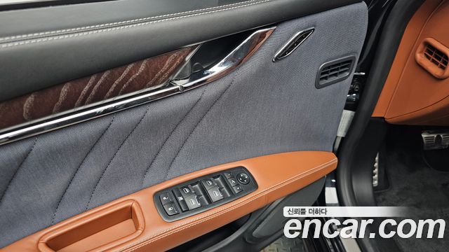 Maserati Quattroporte 2019 — photo 37