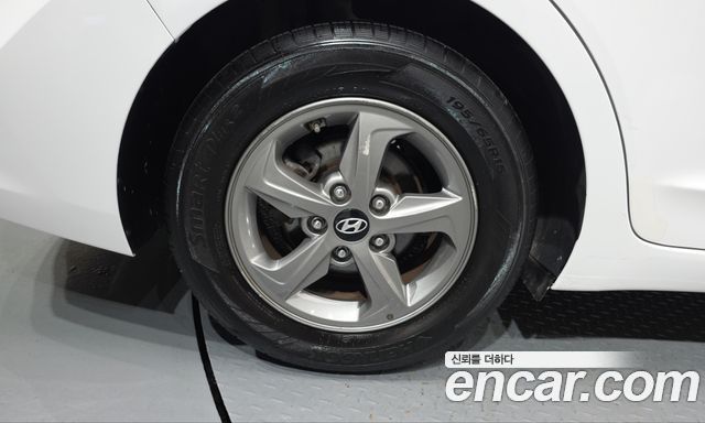 Hyundai AVANTE 2017 — photo 5