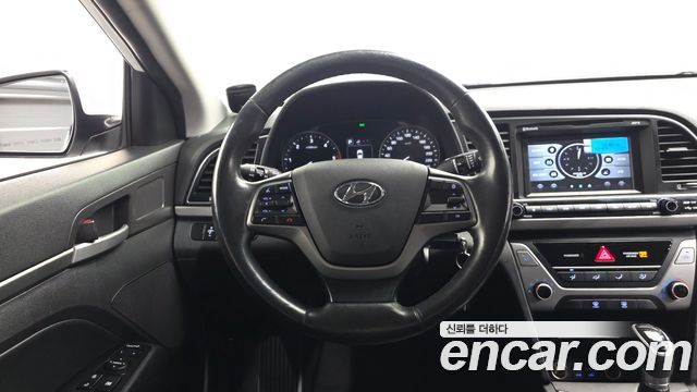 Hyundai AVANTE 2017 — photo 12
