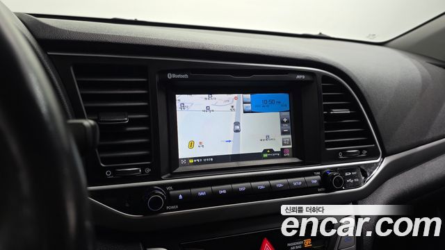 Hyundai AVANTE 2017 — photo 13