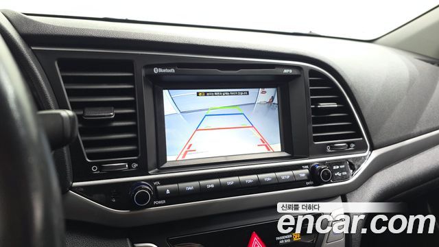 Hyundai AVANTE 2017 — photo 14