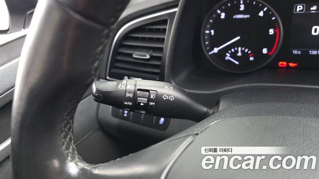 Hyundai AVANTE 2017 — photo 16