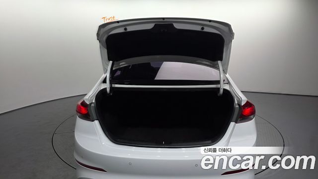 Hyundai AVANTE 2017 — photo 20