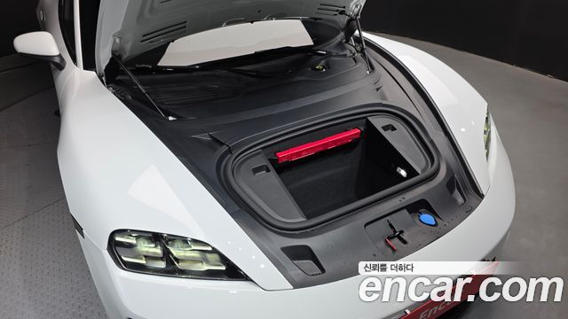 Porsche Taycan 2025 — photo 6