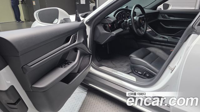 Porsche Taycan 2025 — photo 13