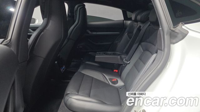 Porsche Taycan 2025 — photo 18