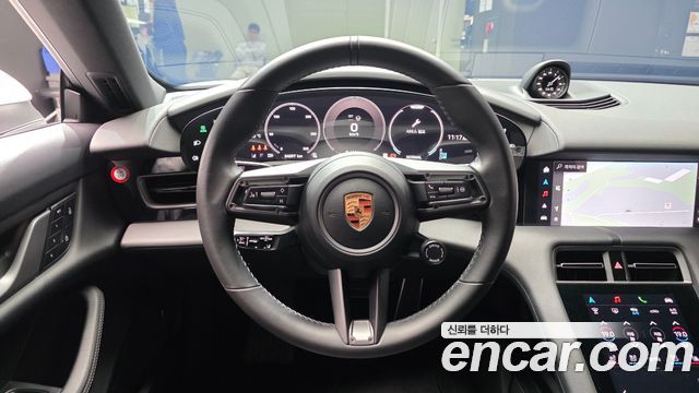 Porsche Taycan 2025 — photo 19