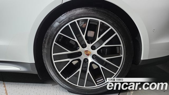 Porsche Taycan 2025 — photo 7