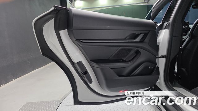 Porsche Taycan 2025 — photo 15